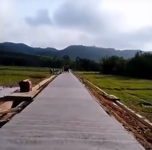崎嶇！狹窄！坡路！魯樽自上料攪拌車在艱難山區(qū)創(chuàng)造無限可能！
